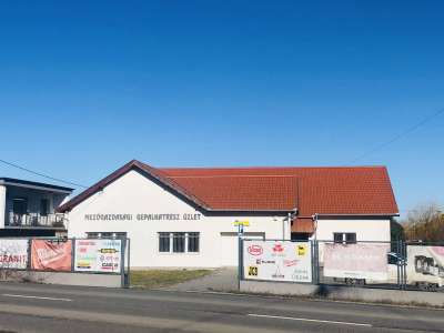 Eladó üzlethelyiség - Nagykáta / 1. kép