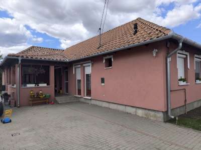 Eladó családi ház - Szolnok (Belváros) / 1. kép