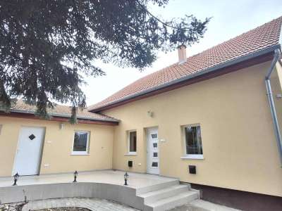 Kiadó családi ház - Szolnok (Belváros) / 1. kép