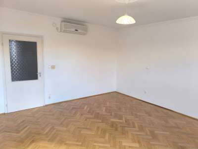 Kiadó téglalakás - Szolnok (Belváros) / 2. kép