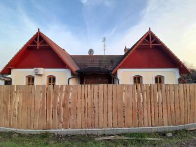 Eladó családi ház - Vezseny / 1. kép