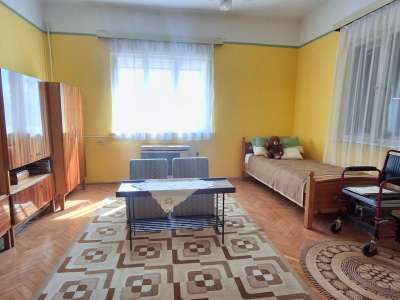 Eladó családi ház - Újszász / 5. kép