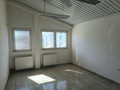 Kiadó raktár - Szolnok (Széchenyi-lakótelep) / 35. kép