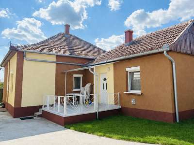 Eladó családi ház - Újszász (Újszász) / 1. kép