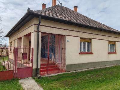 Eladó családi ház - Kengyel / 1. kép