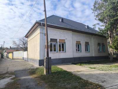 Eladó családi ház - Tiszaföldvár / 1. kép