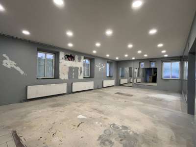 Eladó üzlethelyiség - Várpalota / 1. kép