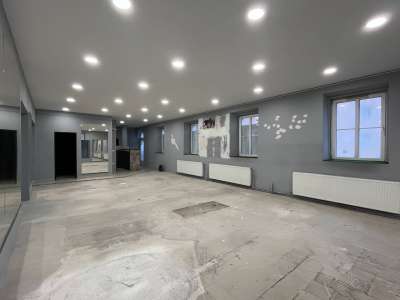 Eladó üzlethelyiség - Várpalota / 2. kép