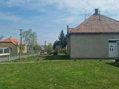 Eladó családi ház - Bakonyszentlászló / 3. kép