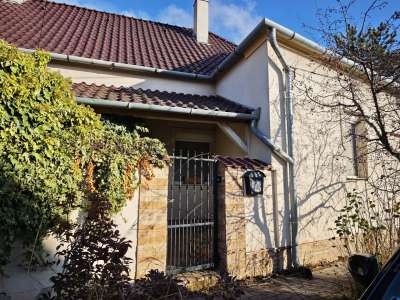 Eladó családi ház - Veszprém (Dózsaváros) / 1. kép