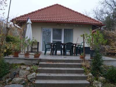 Eladó családi ház - Balatonkenese / 1. kép