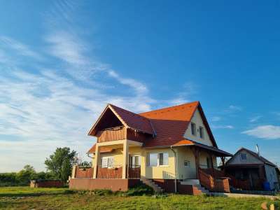 Eladó családi ház - Balatonfűzfő (Fűzfőfürdő) / 1. kép