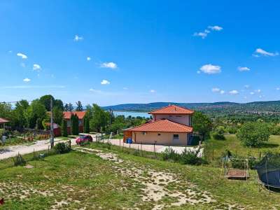 Eladó családi ház - Balatonfűzfő (Fűzfőfürdő) / 3. kép