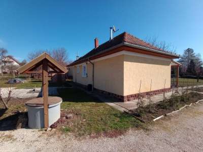 Eladó családi ház - Balatonkenese / 3. kép