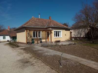 Eladó családi ház - Balatonkenese / 2. kép
