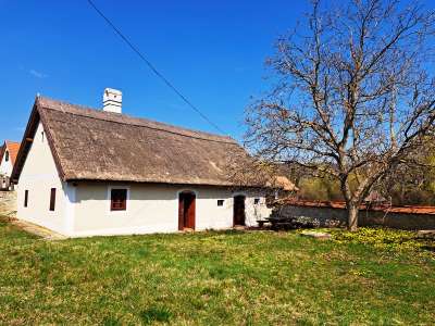 Eladó családi ház - Pécsely / 1. kép