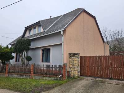 Eladó családi ház - Várpalota / 3. kép