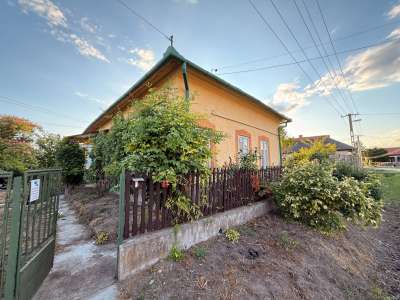 Eladó családi ház - Poroszló / 1. kép