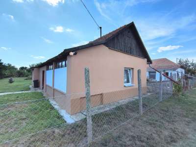 Eladó családi ház - Tiszaroff / 2. kép