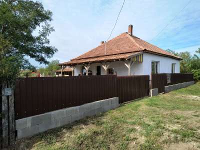 Eladó családi ház - Tiszaroff / 1. kép