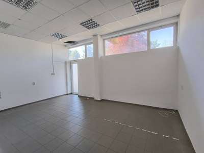 Kiadó üzlethelyiség - Törökszentmiklós (Városközpont) / 3. kép