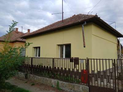 Eladó családi ház - Abádszalók / 1. kép