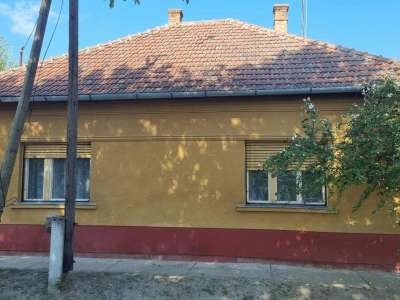 Eladó családi ház - Törtel (Központ) / 1. kép