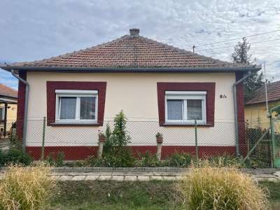 Eladó családi ház - Újszász (Újszász) / 2. kép