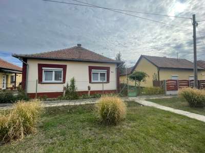 Eladó családi ház - Újszász (Újszász) / 1. kép