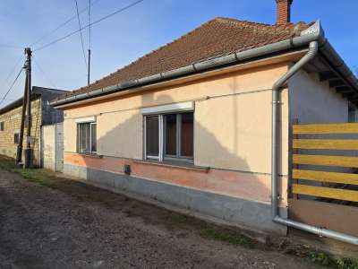 Eladó családi ház - Cegléd / 1. kép