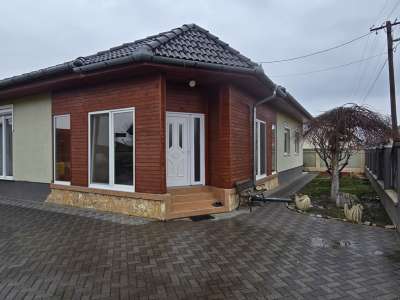 Eladó családi ház - Abony / 2. kép