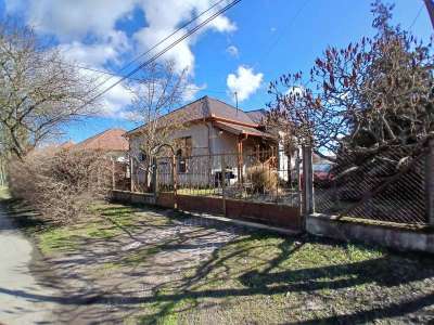 Eladó családi ház - Farmos / 1. kép