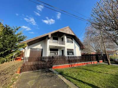 Eladó családi ház - Újszász (Újszász) / 1. kép