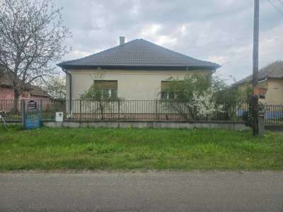 Eladó családi ház - Újszilvás / 1. kép