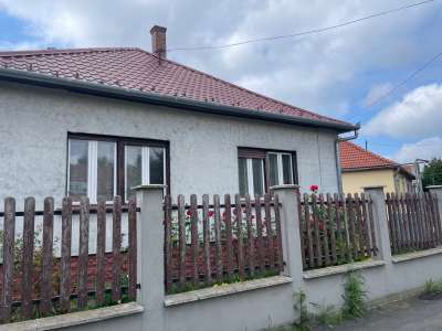 Eladó családi ház - Szolnok (Széchenyi-lakótelep) / 1. kép