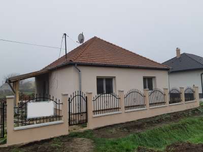 Eladó családi ház - Pusztaszabolcs / 1. kép