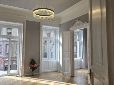 Eladó téglalakás -  / 1. kép