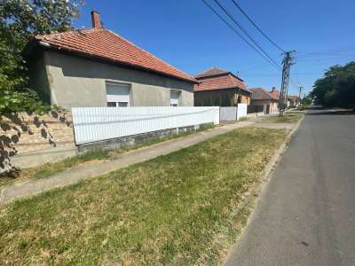 Eladó családi ház - Jászfényszaru / 1. kép