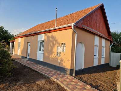 Eladó családi ház - Jászárokszállás / 1. kép