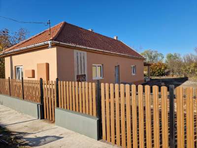 Eladó családi ház - Jászárokszállás / 1. kép