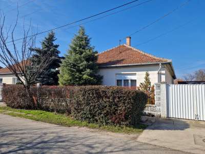 Eladó családi ház - Jászberény (kertváros) / 1. kép