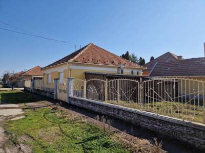 Eladó családi ház - Jászberény / 1. kép