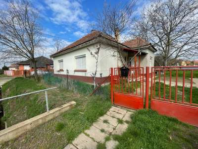 Eladó családi ház - Alattyán / 1. kép