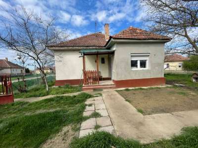 Eladó családi ház - Alattyán / 2. kép