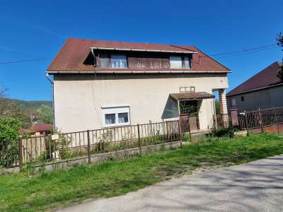 Eladó családi ház - Kesztölc / 1. kép