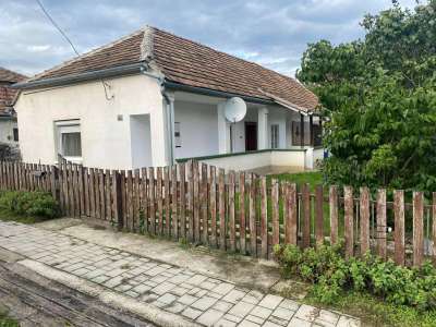 Eladó családi ház - Súr / 1. kép