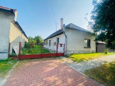 Eladó családi ház - Komárom (Szőny) / 1. kép