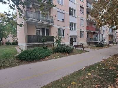 Eladó téglalakás - Oroszlány / 2. kép