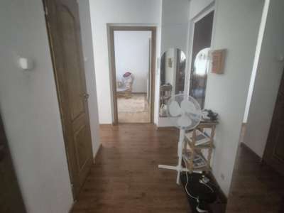 Eladó panellakás - Oroszlány / 3. kép