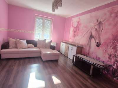 Eladó téglalakás - Oroszlány / 1. kép